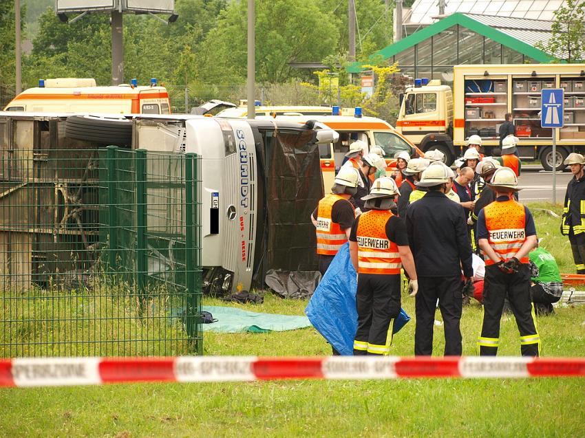 Schwerer Unfall mit Reisebus Lohmar Donrather Dreieck P238.JPG
